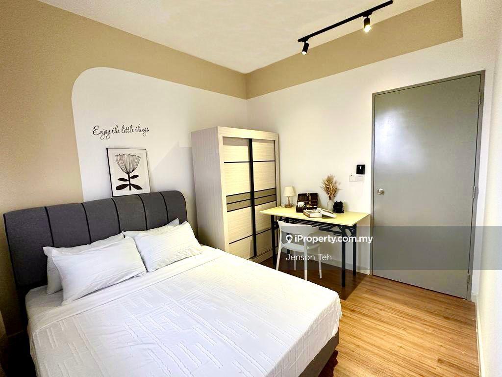 Fully Furnished Middle Room, 1 Sept Move In, Walk to MRT & LRT Maluri