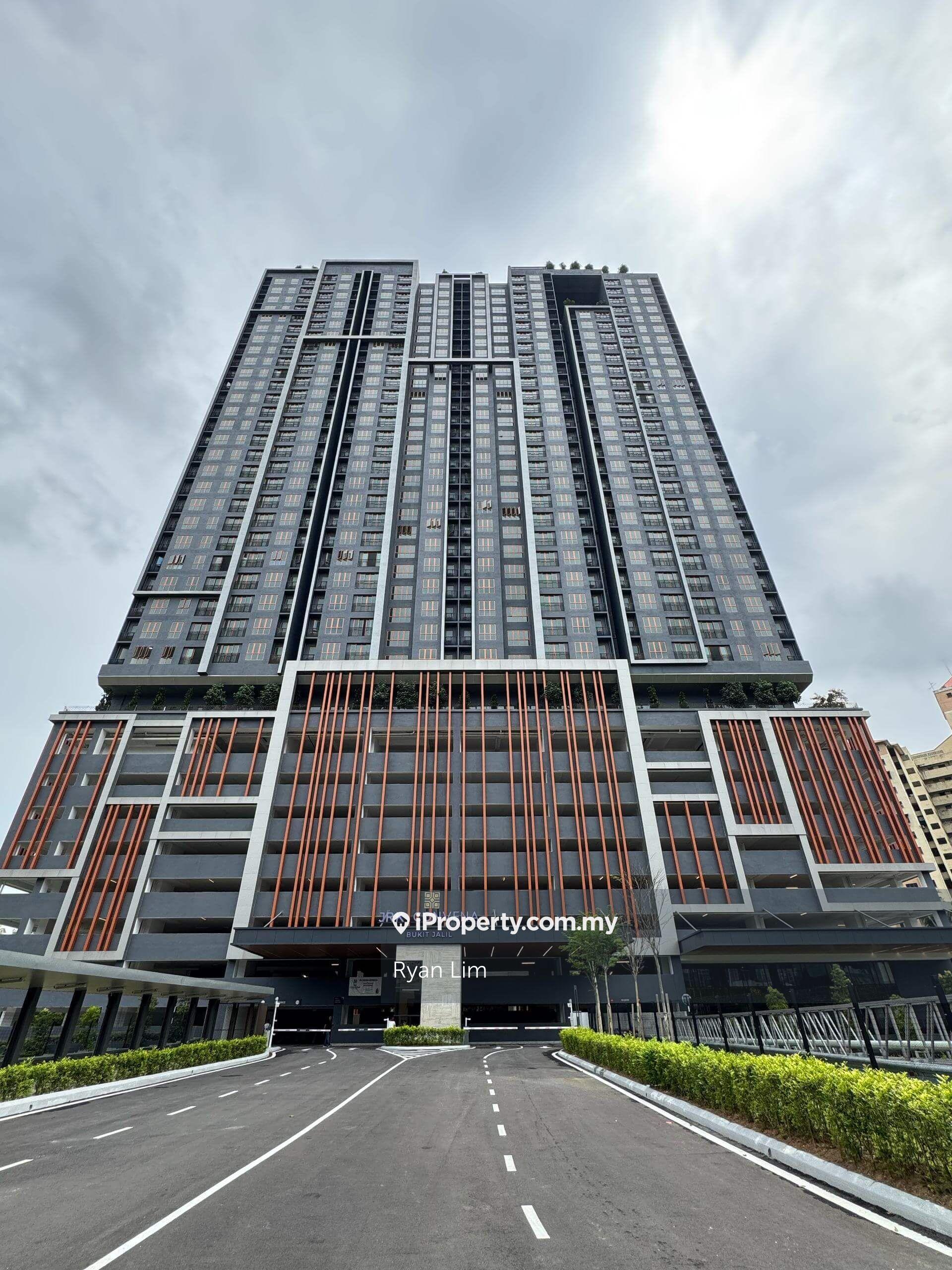 Brand new, short walk to LRT