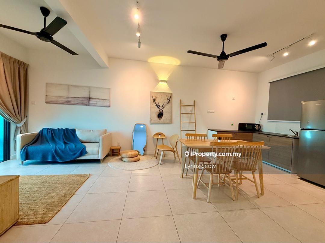 3 Residence Furnished Nicely renovated Seaview 2 carparks prime area