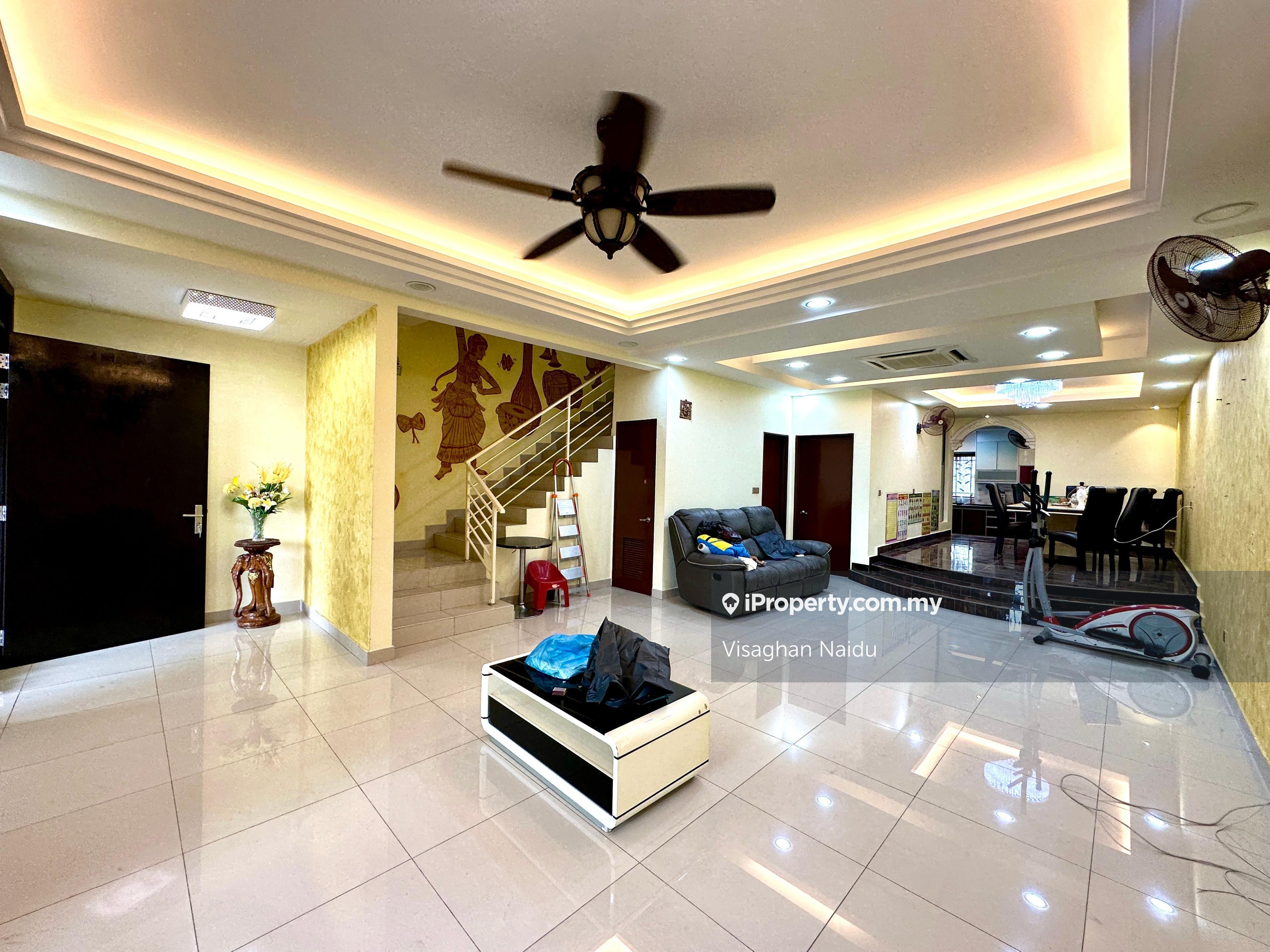Tastefully Renovated 2-Sty Terrace overlooking the Park!