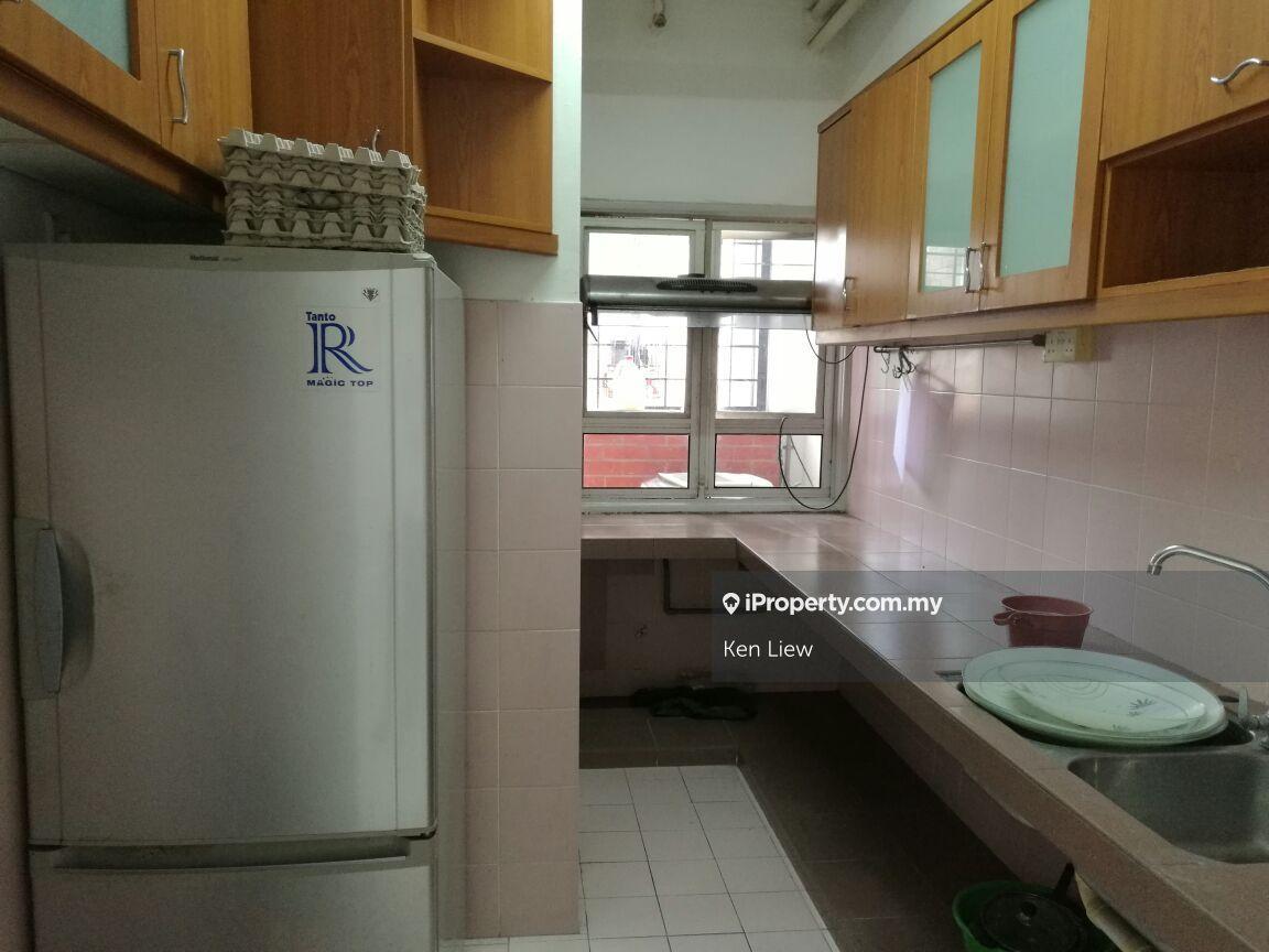Forest Green Condo Partly Furnished Walking Distance To Utar