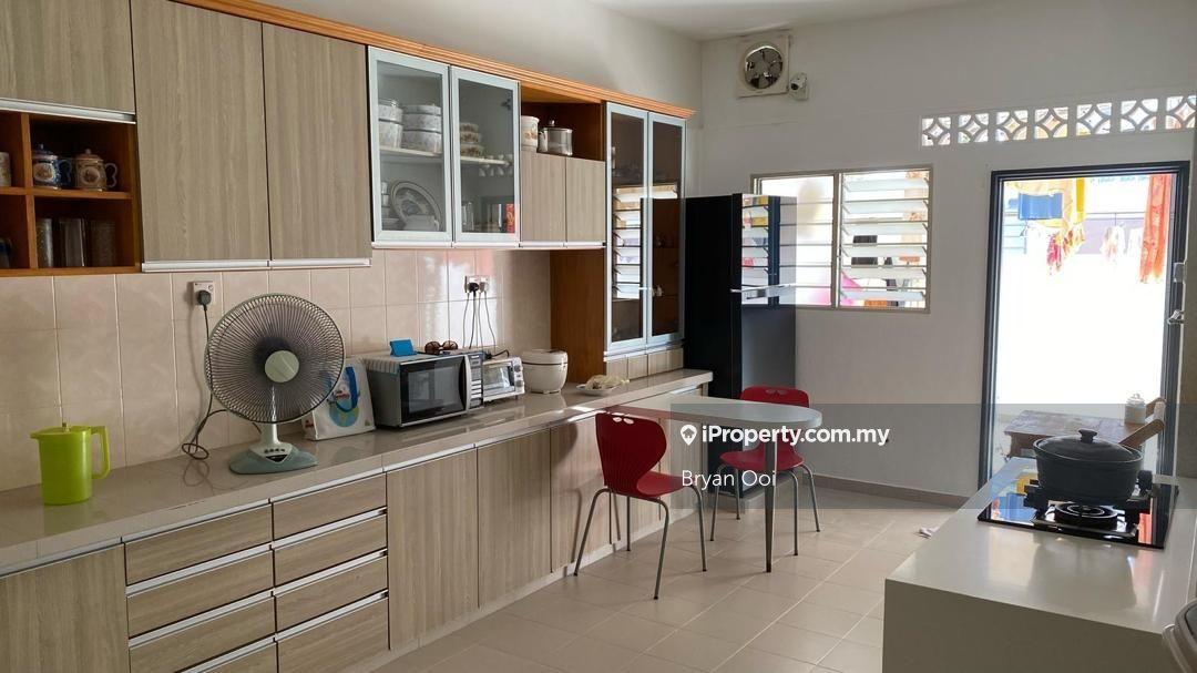 Tastesfully Renovated Semi D House at Pulau Tikis 