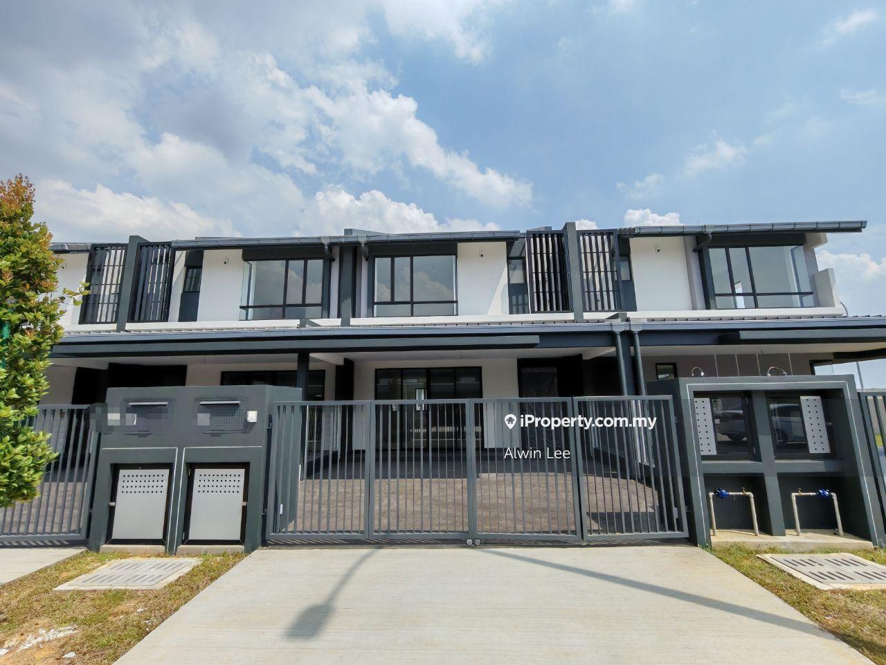 Nadira, Bandar Bukit Raja, Klang