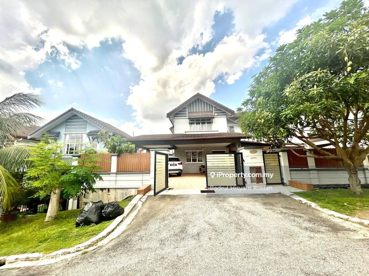 Freehold Guarded 3595ft Semi D House Laman 2 Seri Putra Bangi