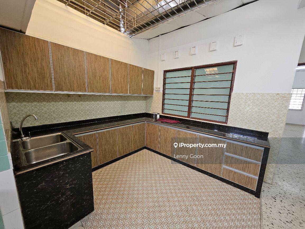 Single Storey Terrace Renovated at Greenlane Jelutong