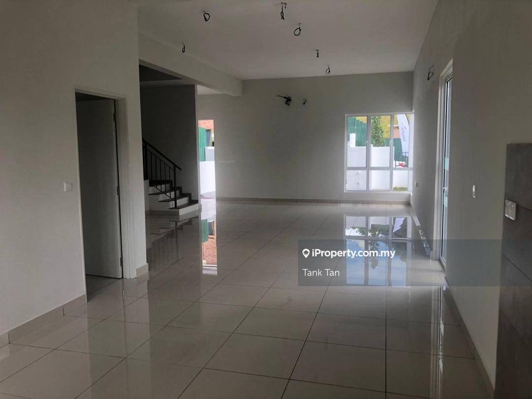 Freehold 42x70 individual gated new unit at Sunsuria city xiamen