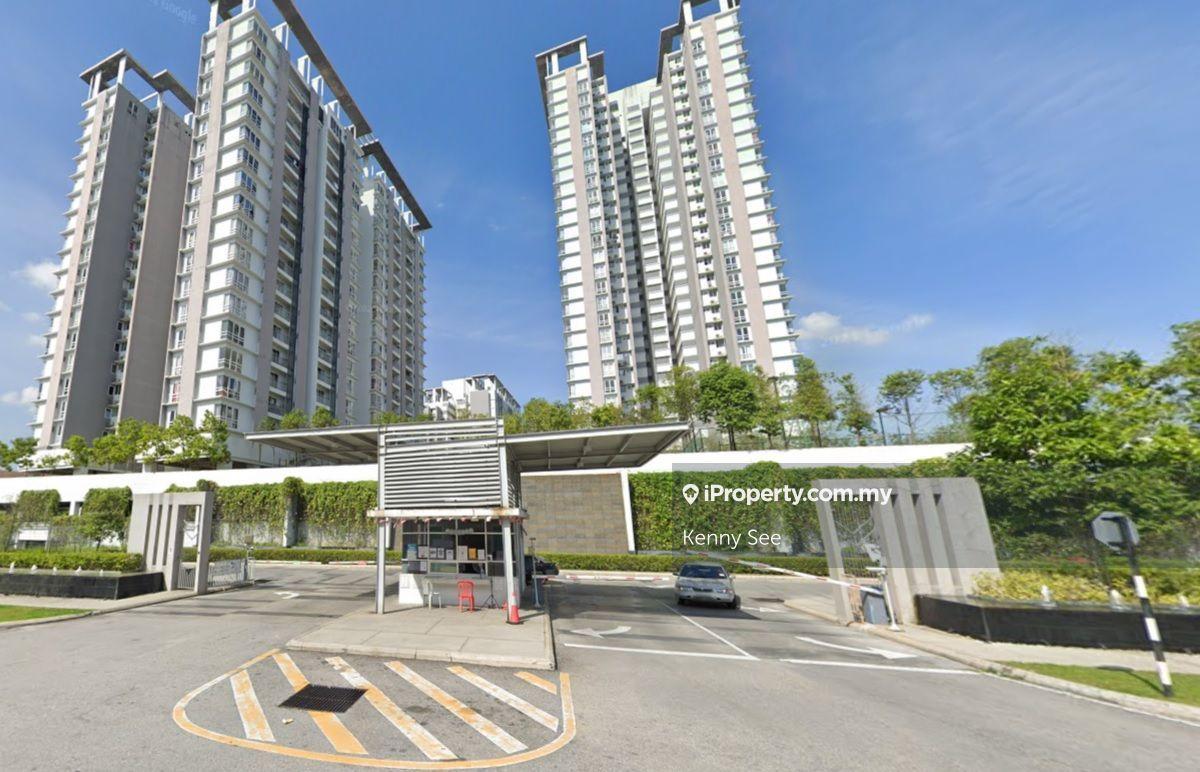 Built up 1550sf, spacious. 5 rooms. Freehold title. Dual-Key layout