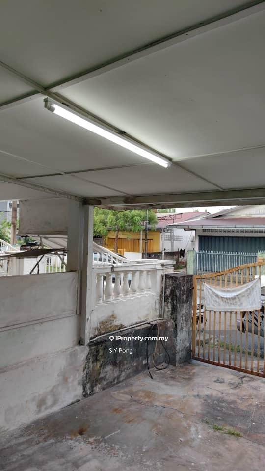 Strategic location, landed property and easy access to many highways !