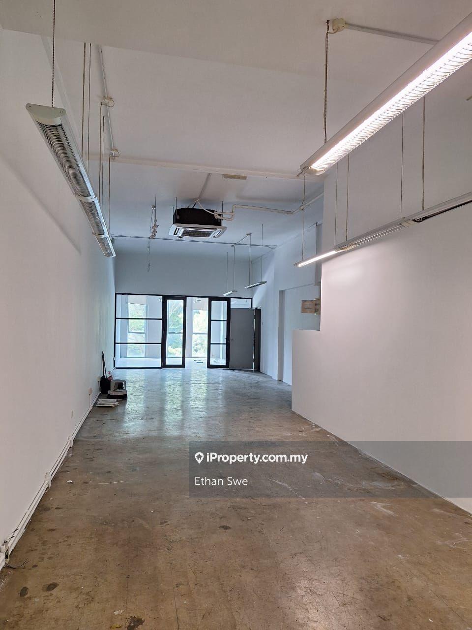 Freehold/Individual Title/3 Storey Shops/Currently Vacant/Best deal