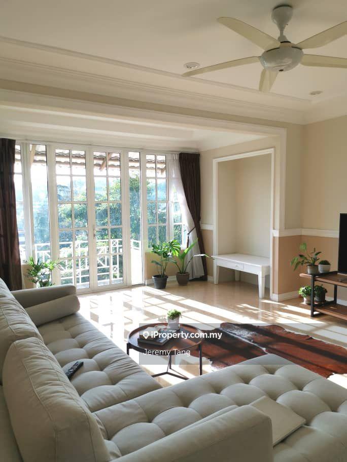 Cosy and Bright Residence with Treetop View Due East