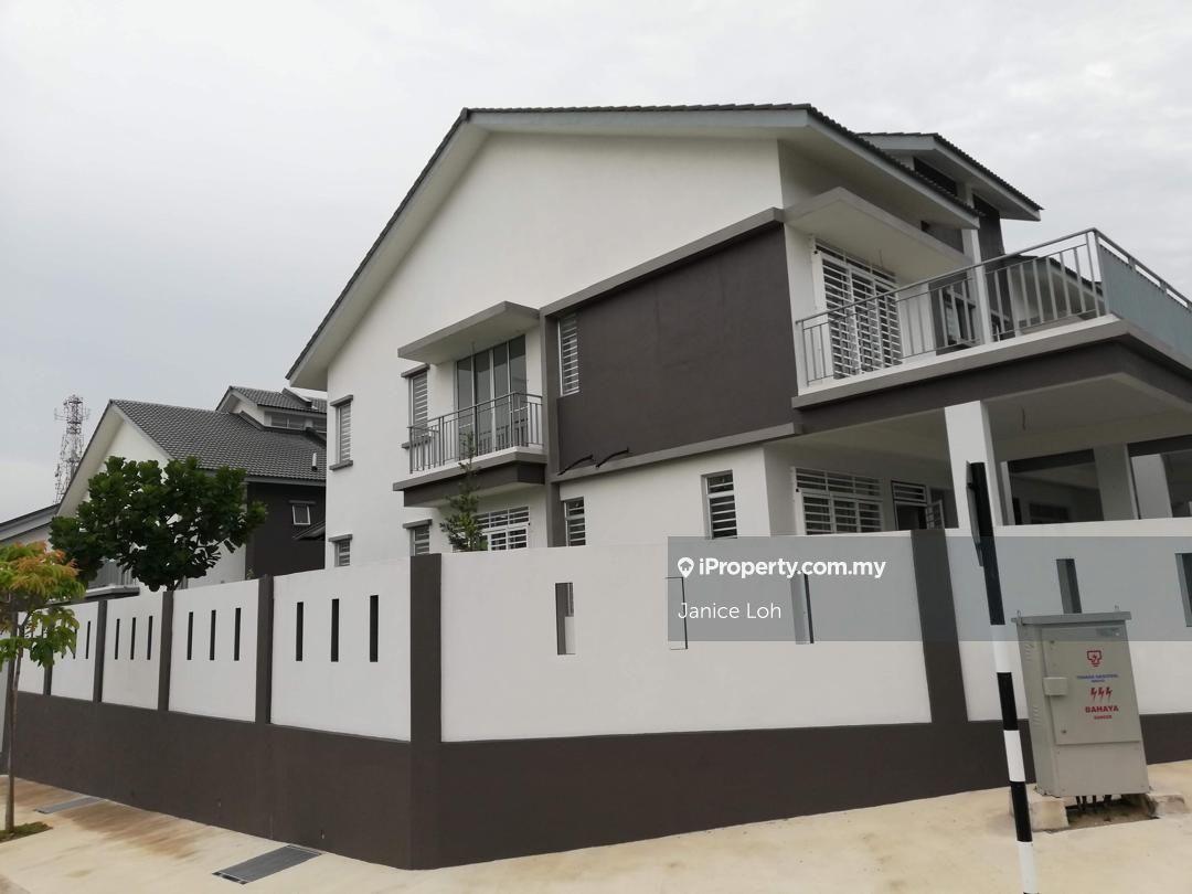 Nicely renovated corner house in Kepayang