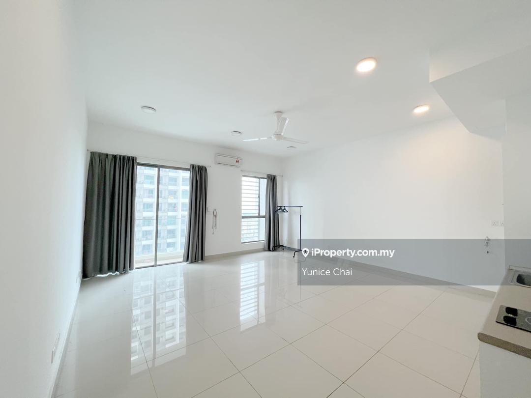 Cybersquare partly studio for rent, available now