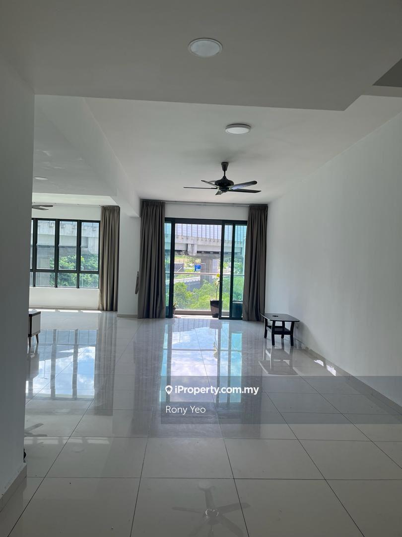 Infiniti 3 Partial Furnished Fully Aircond 1518sqft For Sale !!