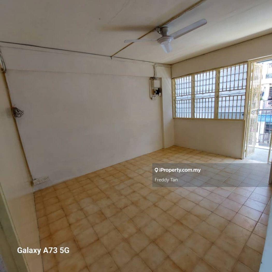 Bukit gedung Un-furnished Free parking 500 sqft