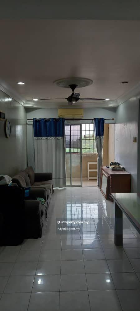 Charming Top-Floor Corner Unit Pangsapuri Wira, Freehold & Furnished