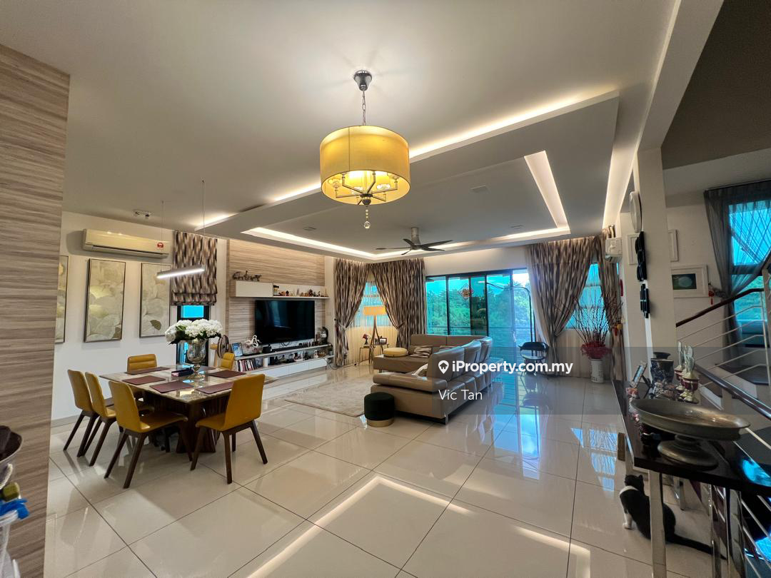 Fully Renovated ! Photo shown is Actual Unit !