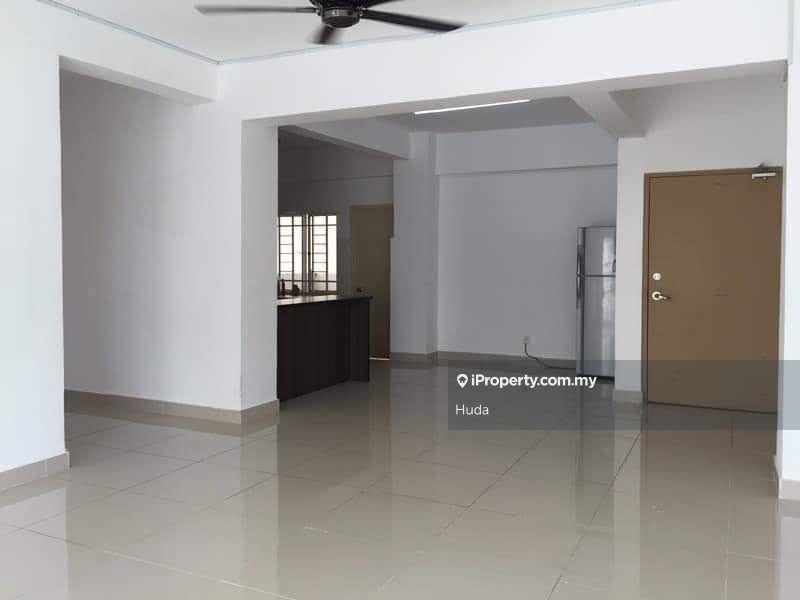 Maskiara Residences Ttdi mid floor corner unit