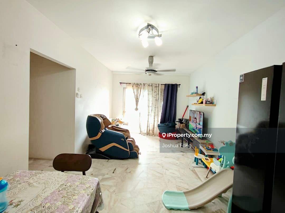 A corner unit in Saraka Apartment
