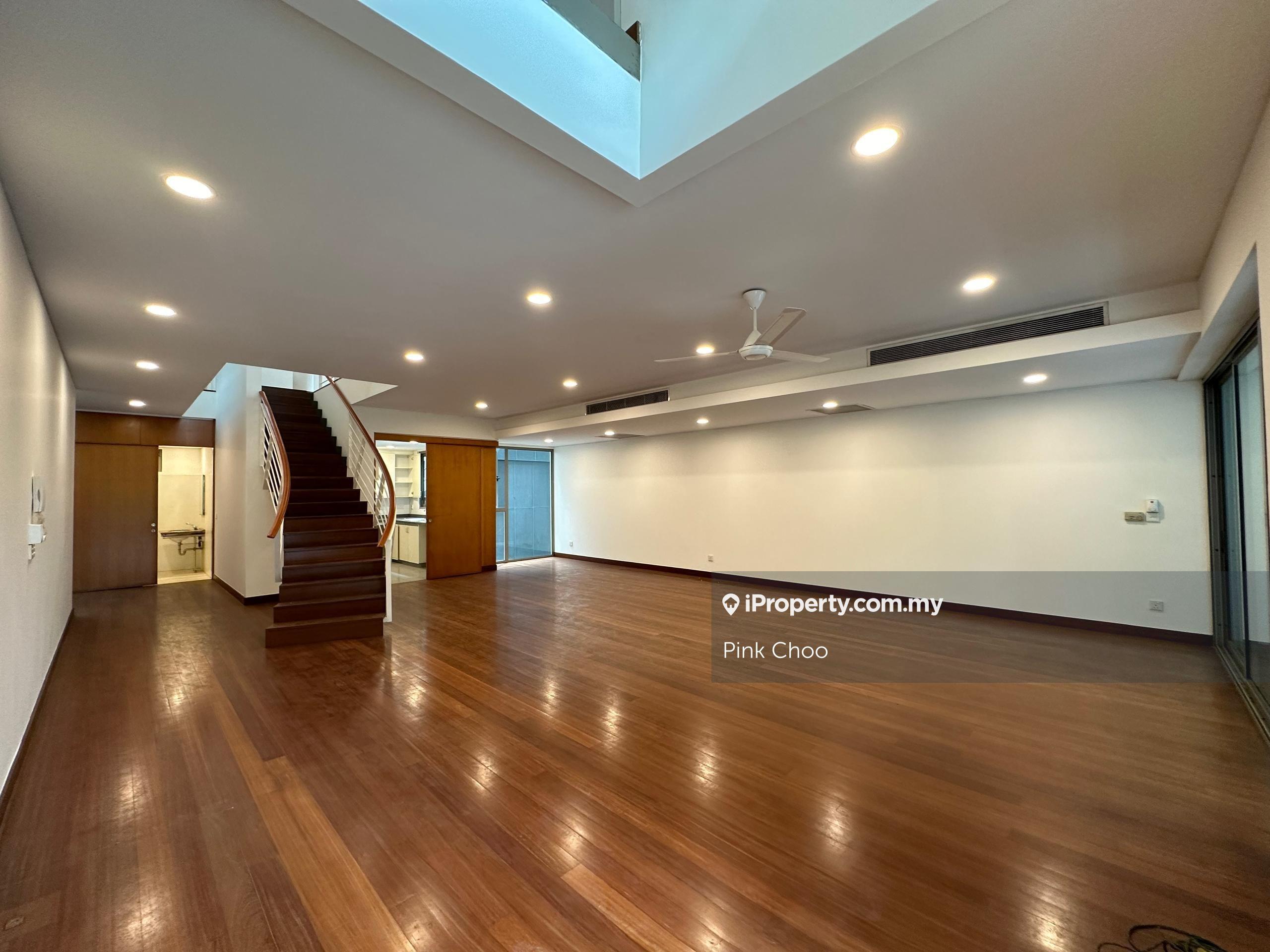 Duplex Spacious Damai Suria with balcony Uthant near Embassy