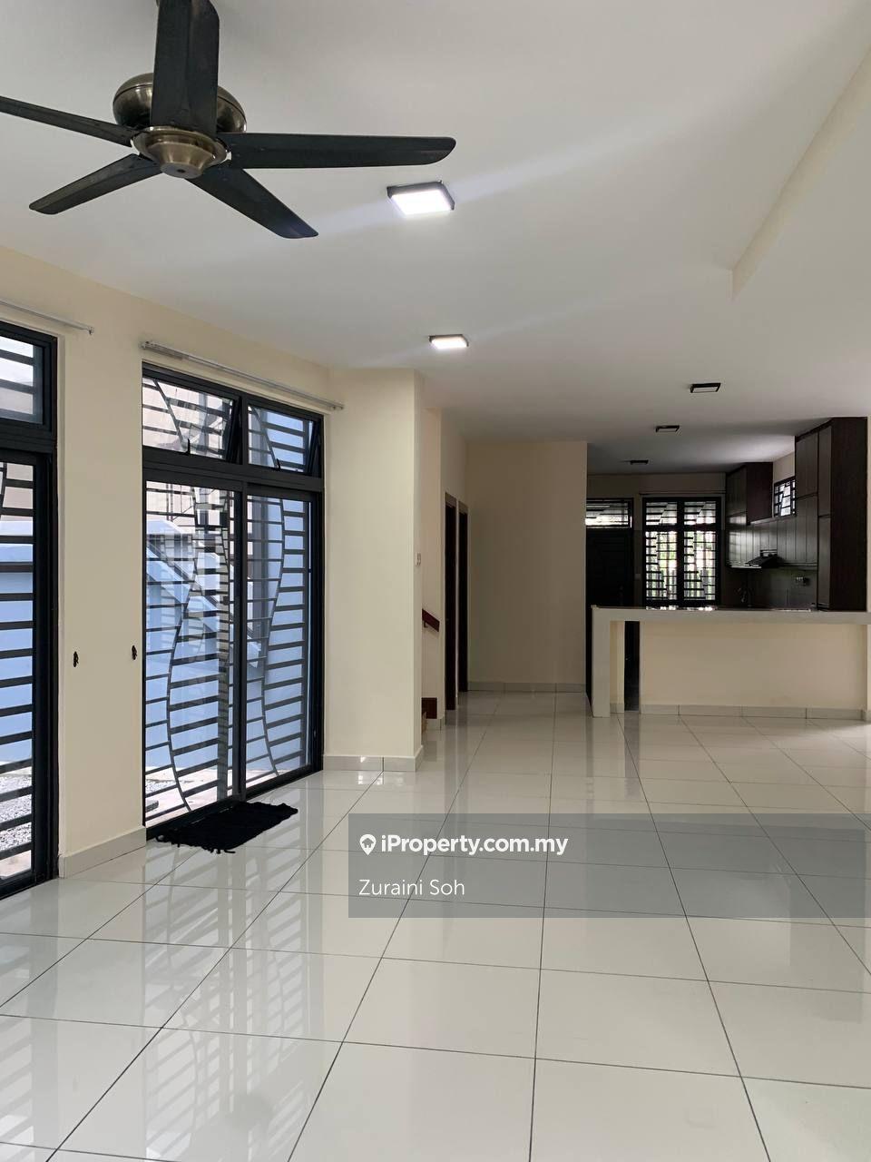3 Spacious Storey Angular @ Laman Glenmarie, For Sale