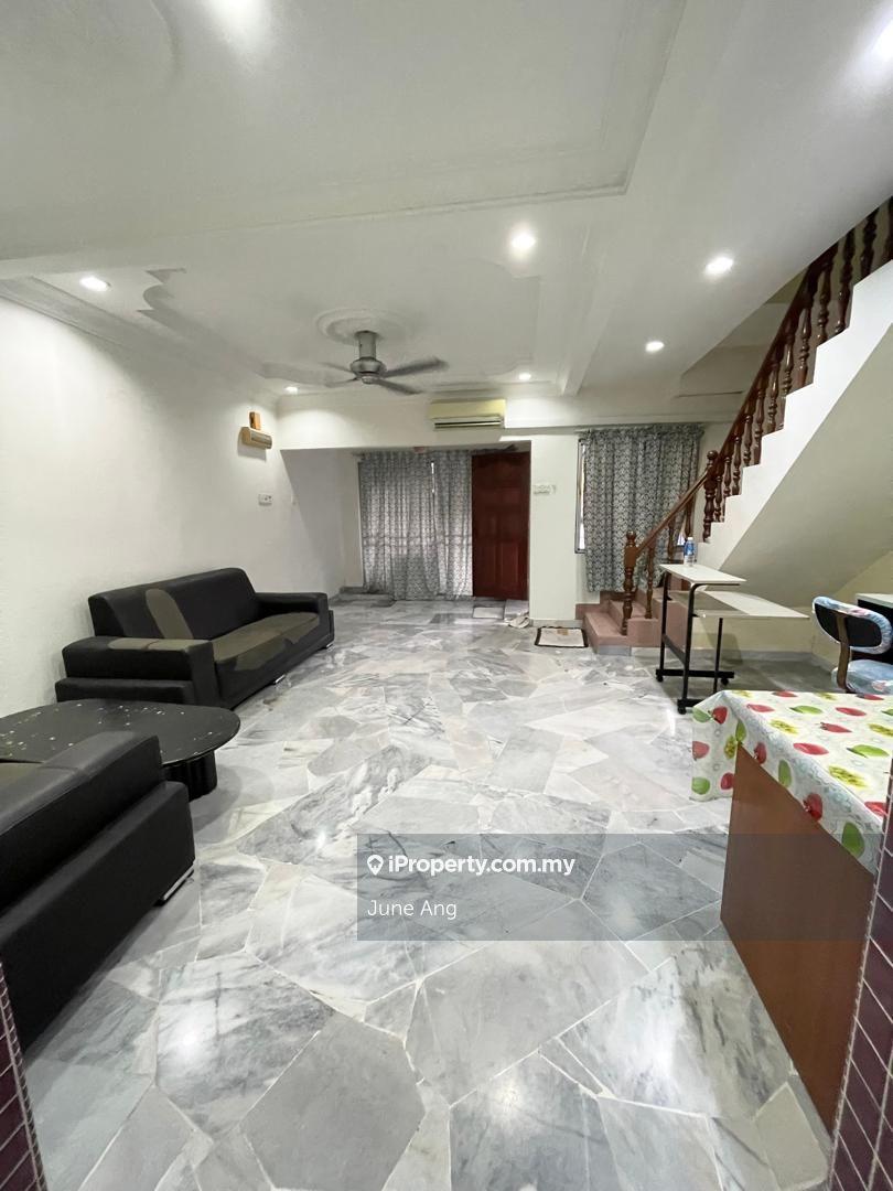 Sri Gombak - Renovated and Extended House 