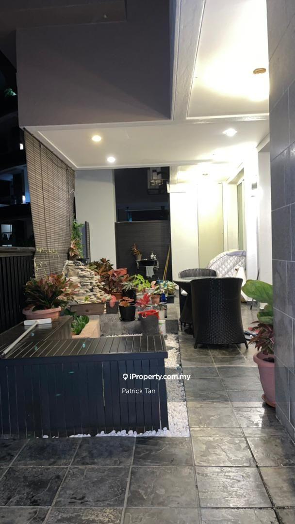 Armanee Terrace unit for sales .Fully renovated . Move in Condition 