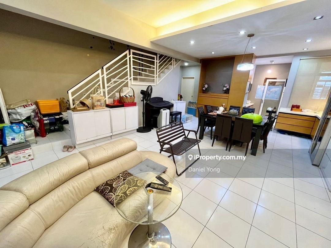 Taman Setia Tropika Double storey terrace house with balcony