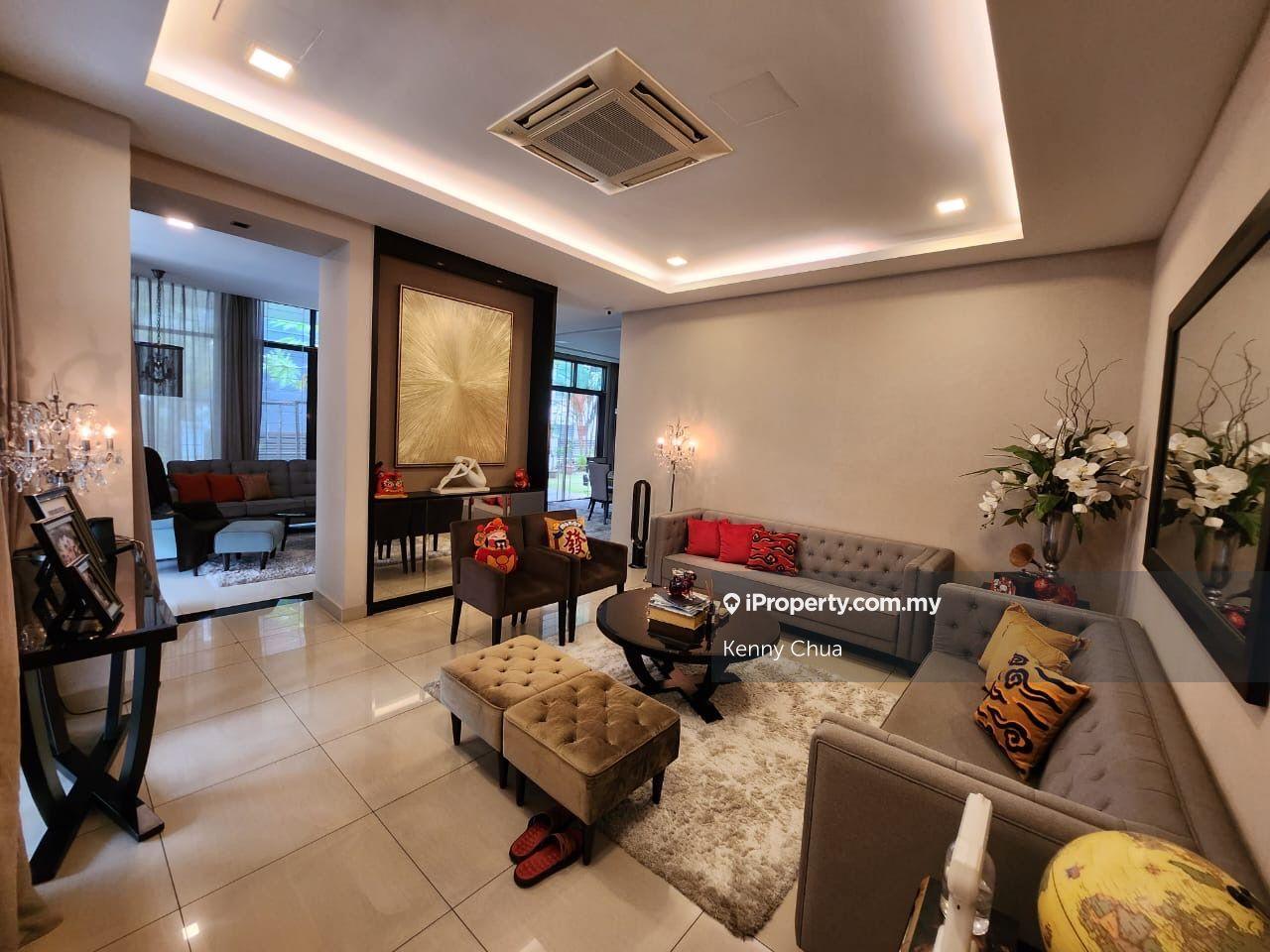 Well Renovated 3-Story Zero Lot Bungalow
