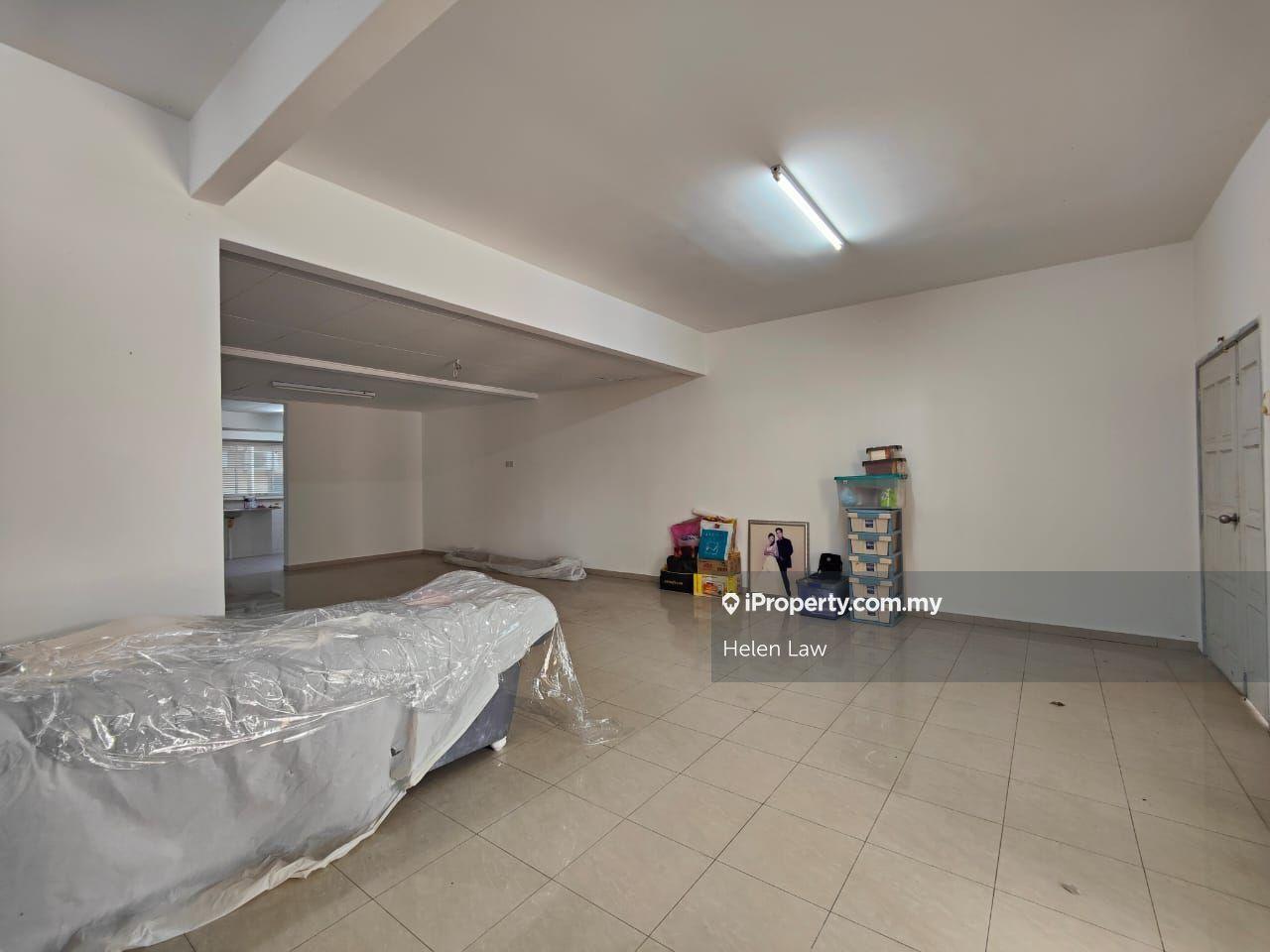 Freehold Cheng Taman Paya Emas Renovated Double Storey Terrace House 
