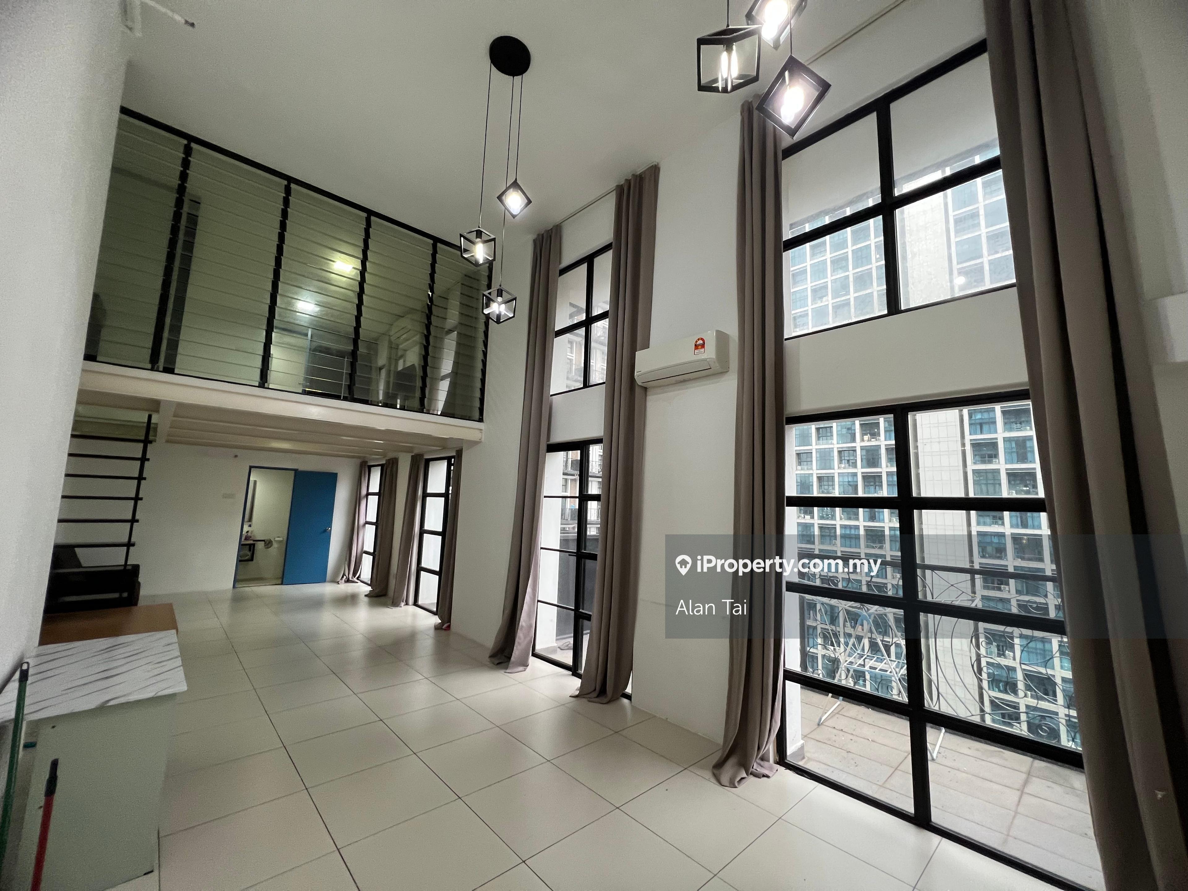 Big big unit, Colonial Duplex For Sale