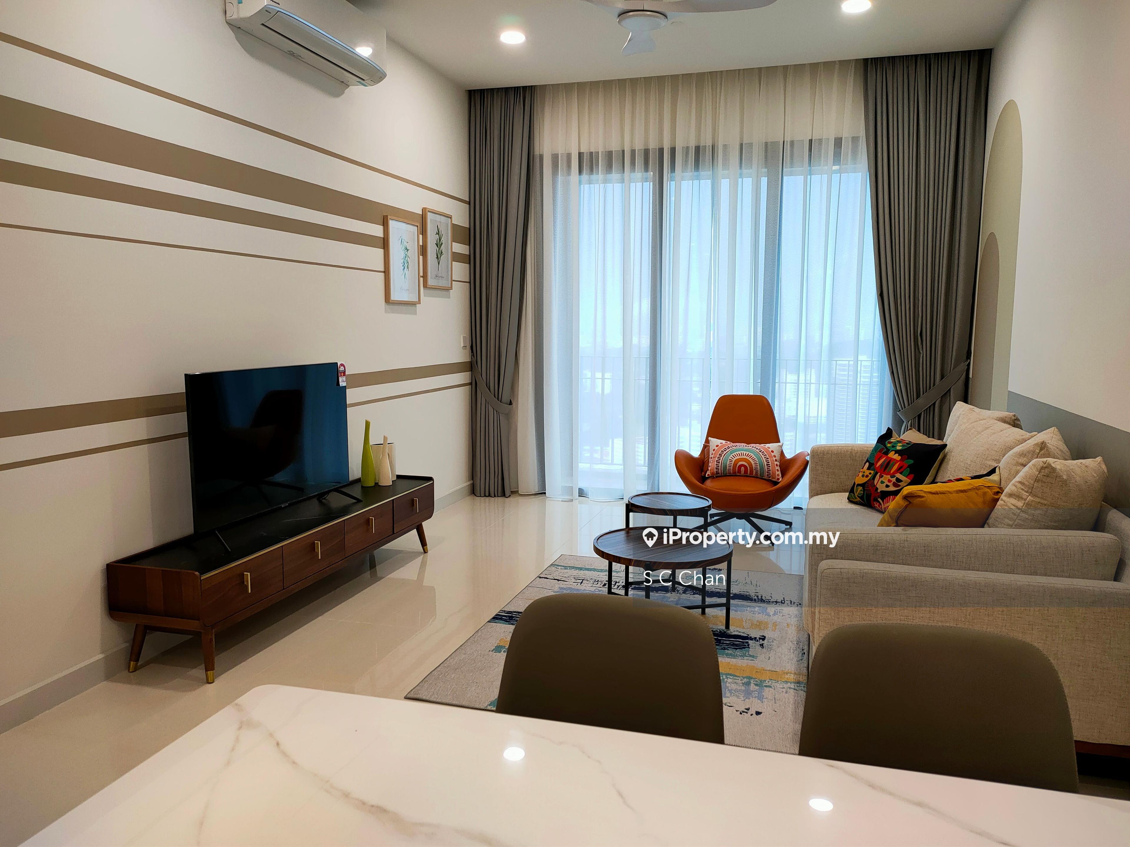 Nice & Cozy Corner Unit @ Viia Condo -Mid Valley