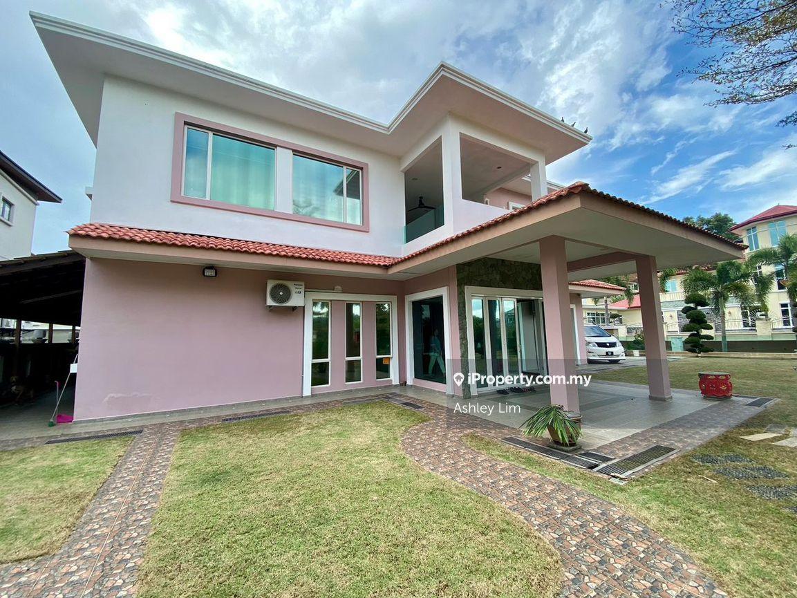 Mont jade seremban, Corner Privacy Unit , Well condition , Big Garden