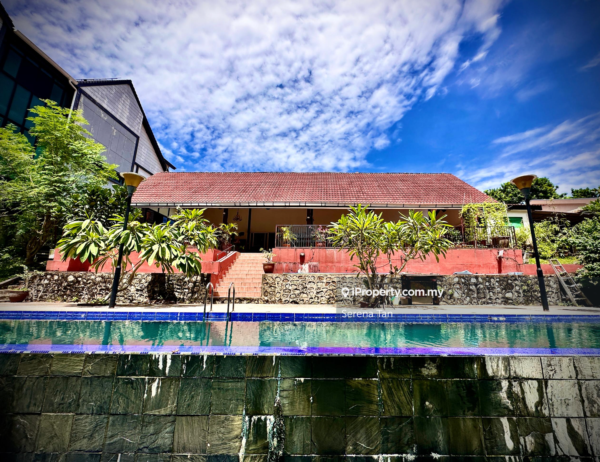 Charming Single-Storey Bungalow with Private Pool in Jesselton.