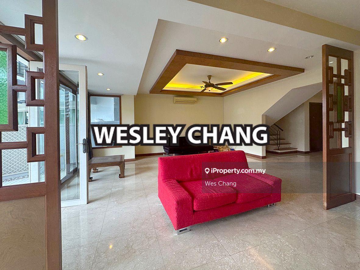 Modern oriental id renovated unit, quiet and breezy all times.