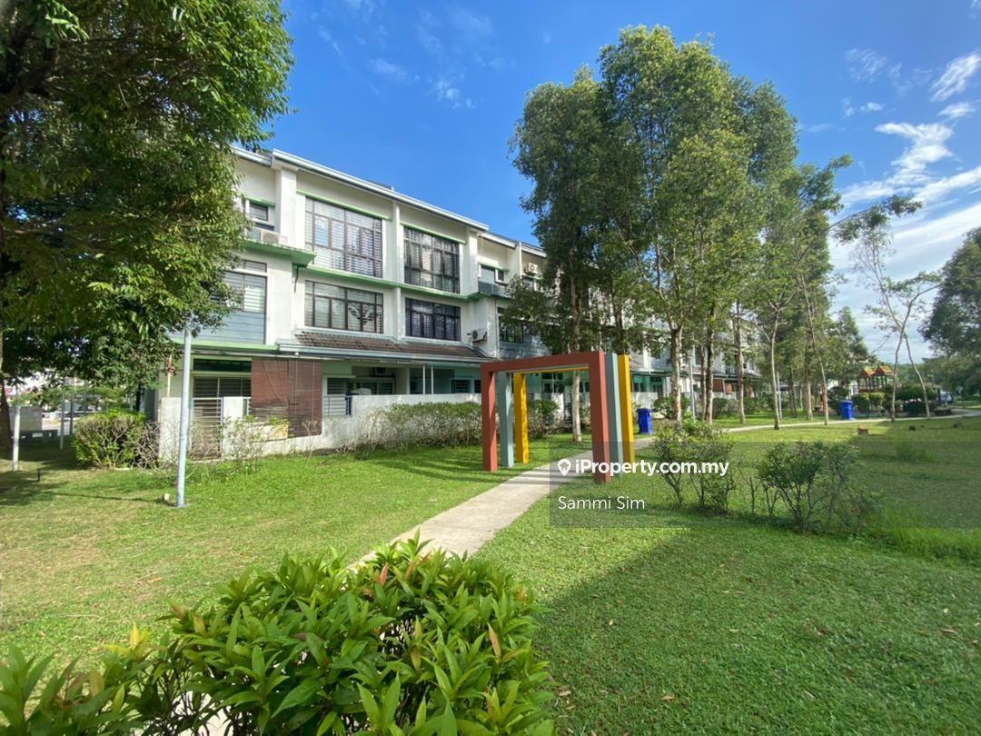 Guarded Gated, 1.5 sty Town House Available
