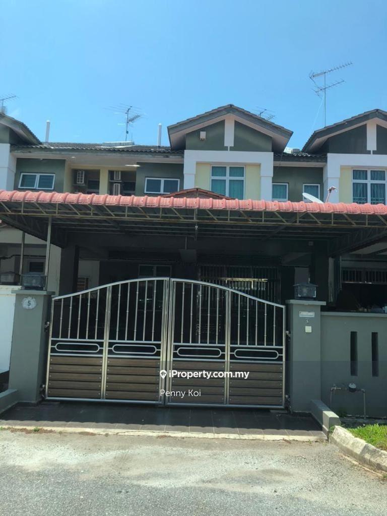 Double storey house for rent @ Jalan Ramunia Jaya