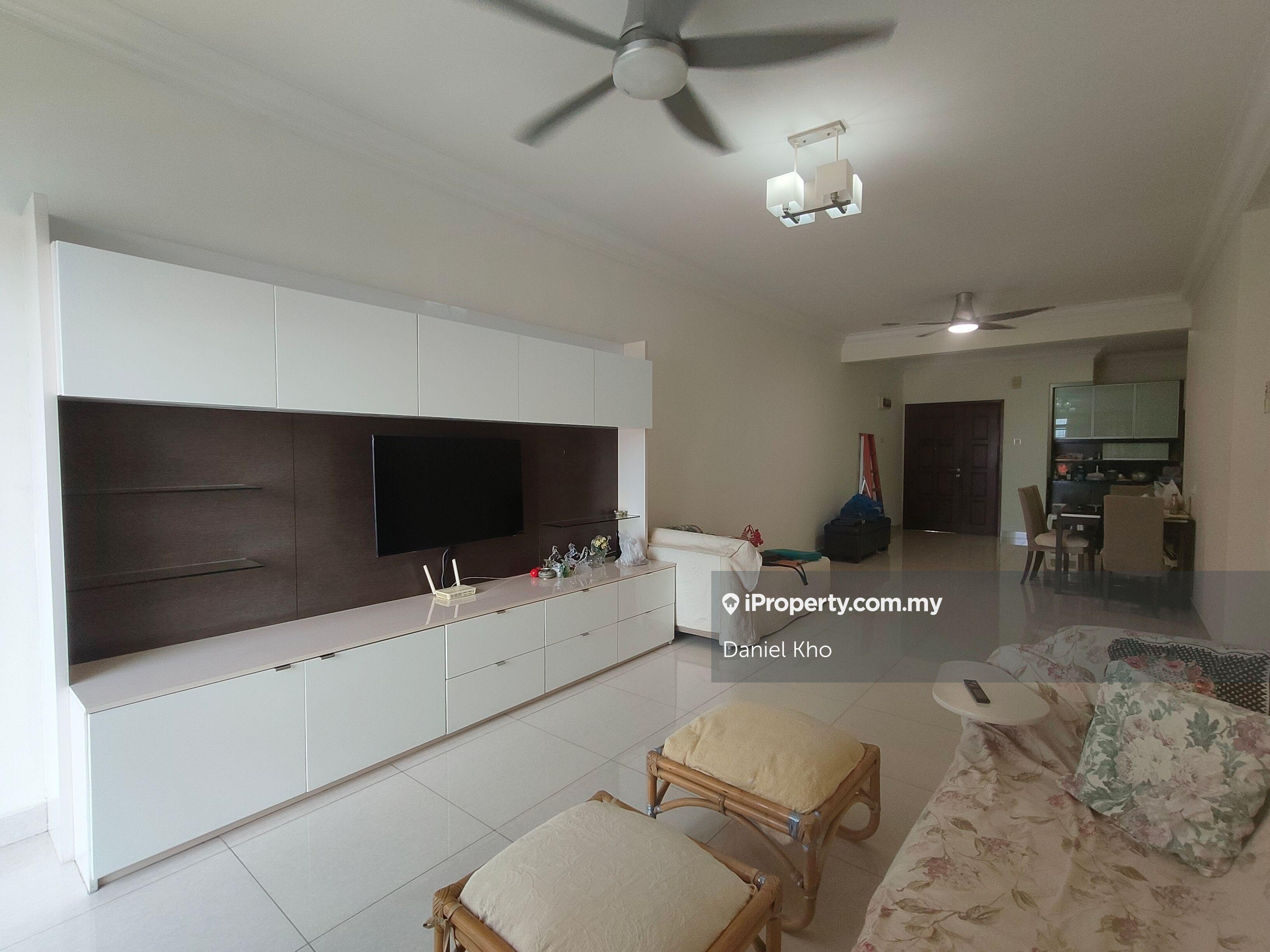 Fully renovated corner nice view lot near by Lrt Subang Jaya