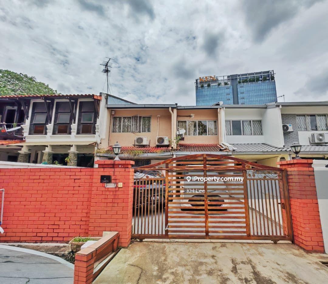 Spacious split-Level double storey home in Prime ttdi location
