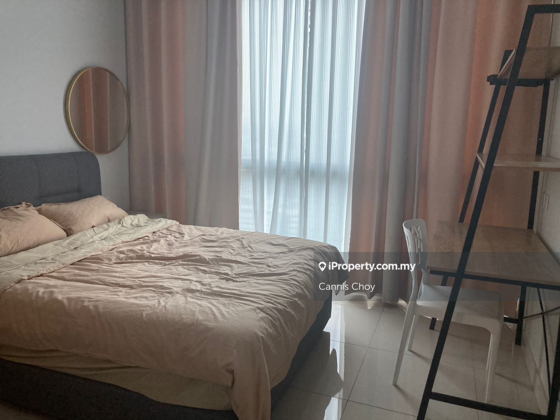 Middle room looking female tenant 