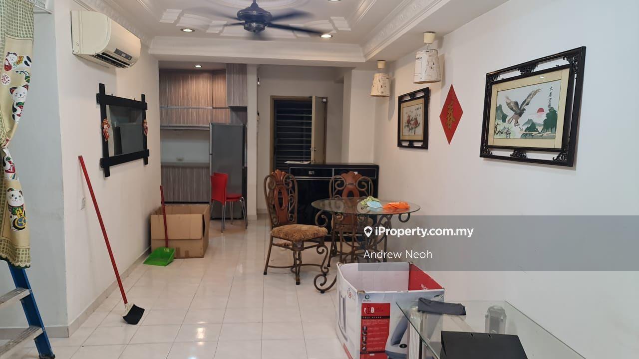 Walking Distance to usj 19 wawasan LRT Station