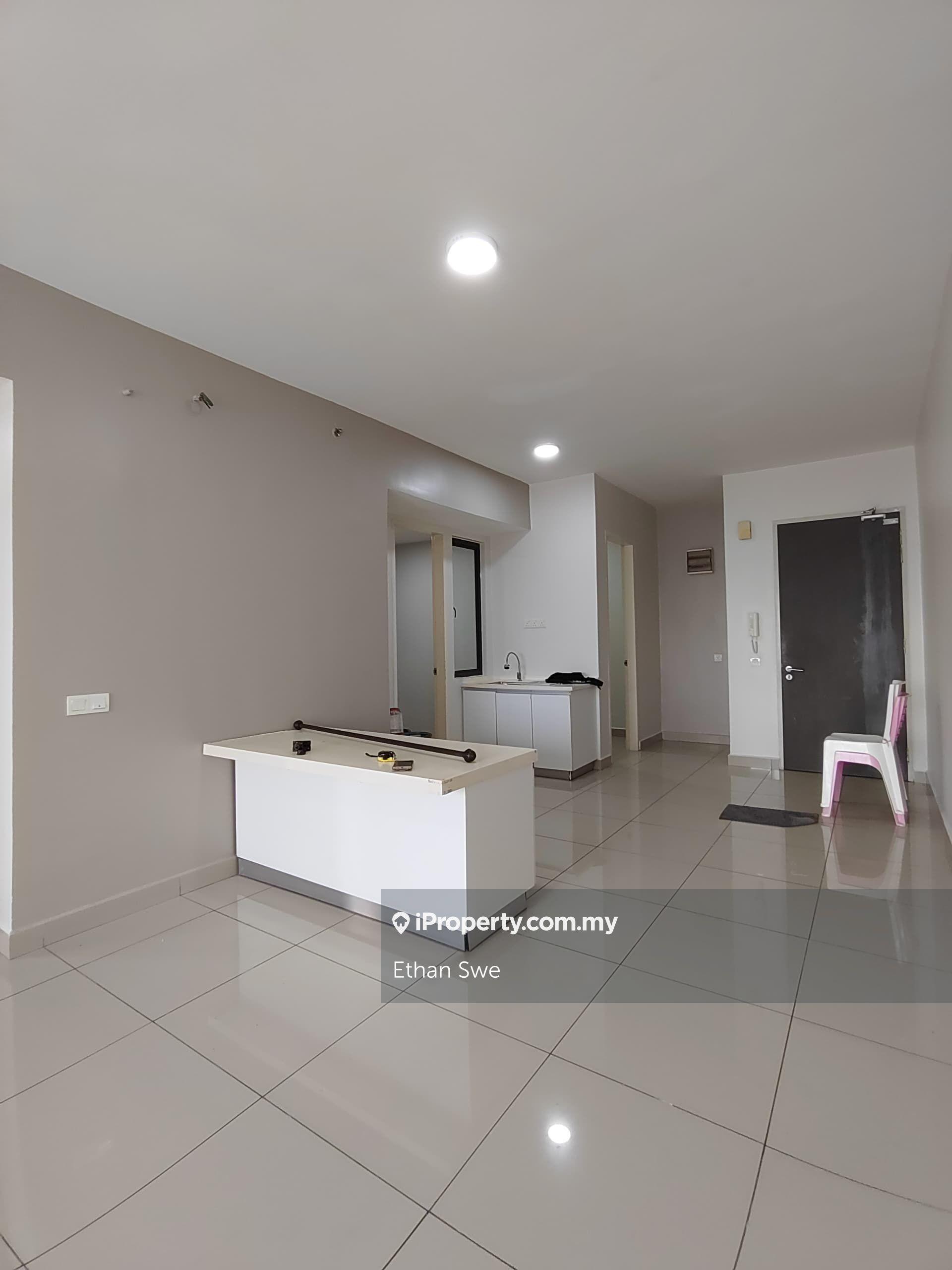Low Floor/Partly Furnished/Non Bumi/KL View/Well Kept Best Deal Unit