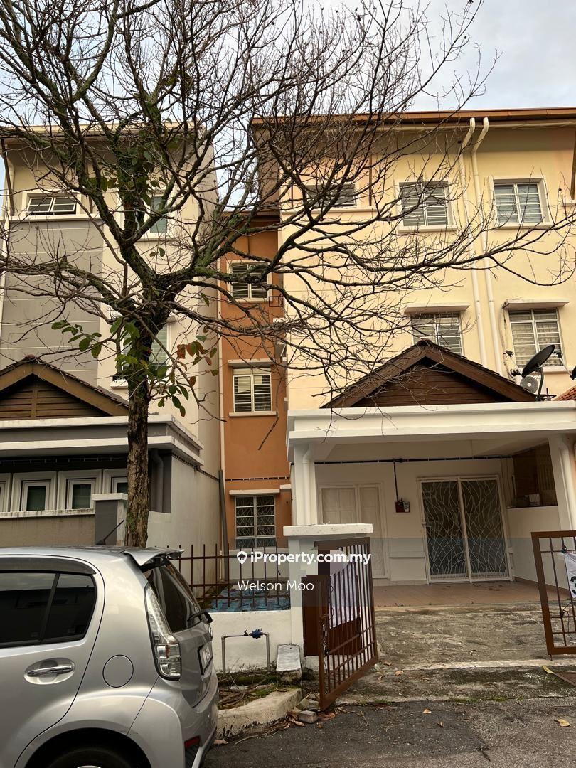 2.5 Storey Link House @ Well maintained @ Move in condition