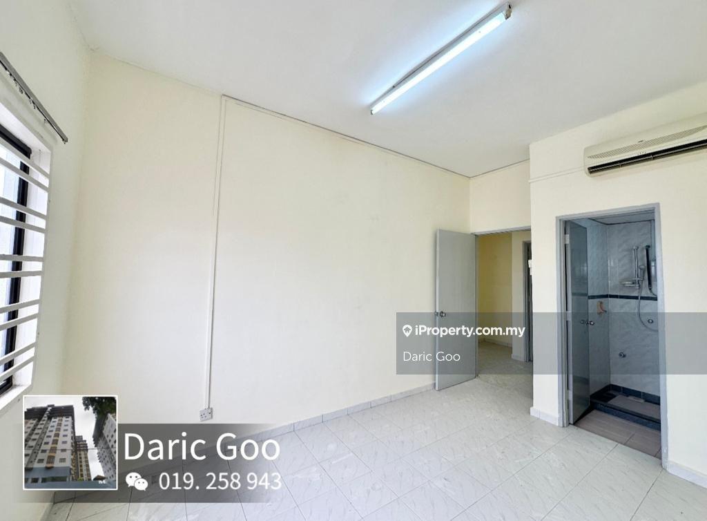 Straits Court Residence At Ujong Pasir 75050 Melaka.