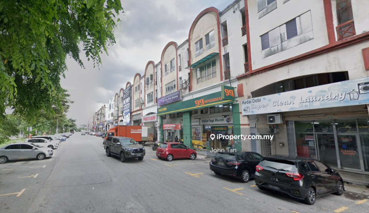 Negotiable Price, Renovated, Freehold, Facing Main Road, Ample Parking