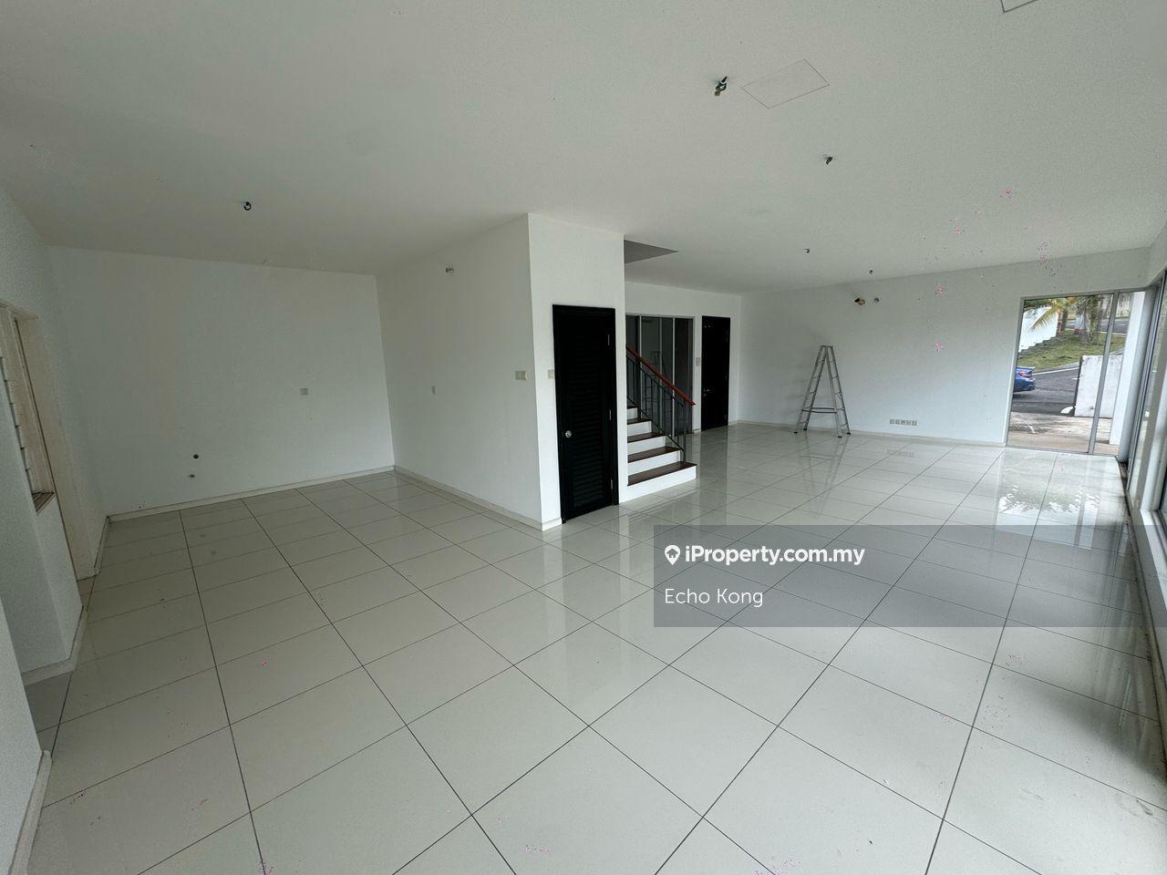 New Bare Unit & Good Condition 3 Storey Corner Call Echo For Viewing