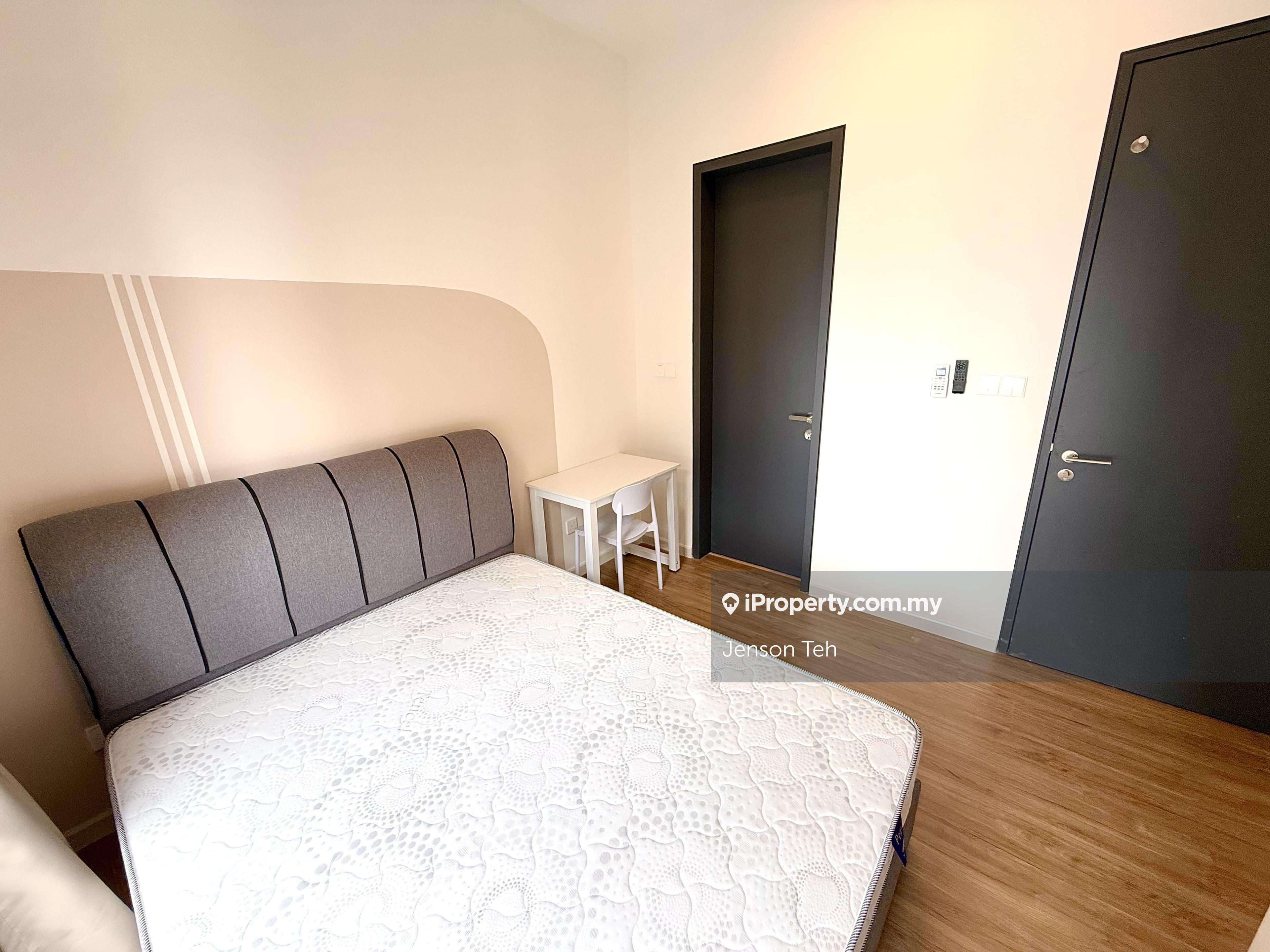 Fully Furnished Middle Room, 1st Sept Move In! Link to MRT, LRT & Mall