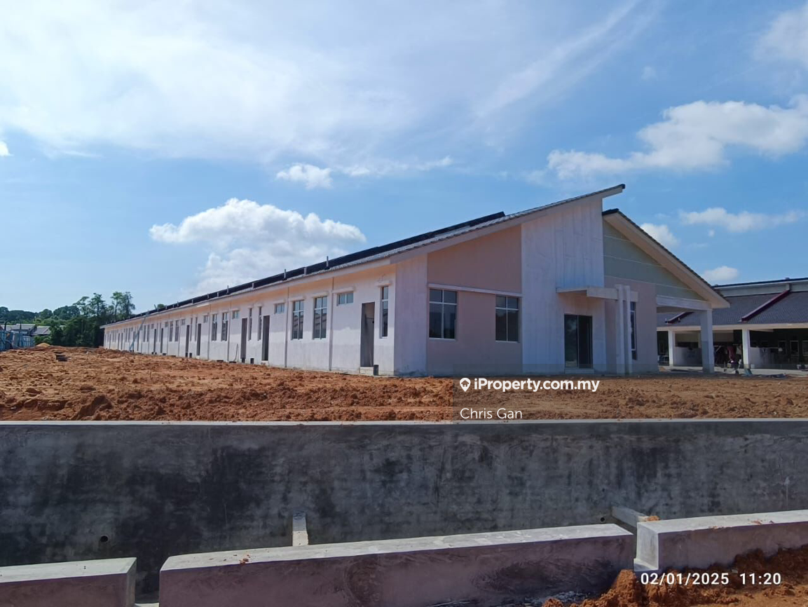 Rumah baru setingkat jaya gading kuantan.
