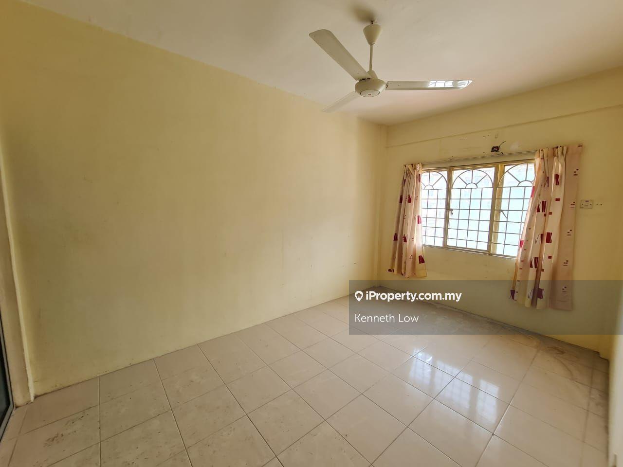 Enggang Apartment, Puchong, 650sf, 3rooms With Lift Nr Pavilion 2