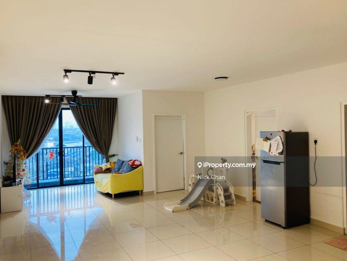For sale: 3-bedroom unit with unblocked view