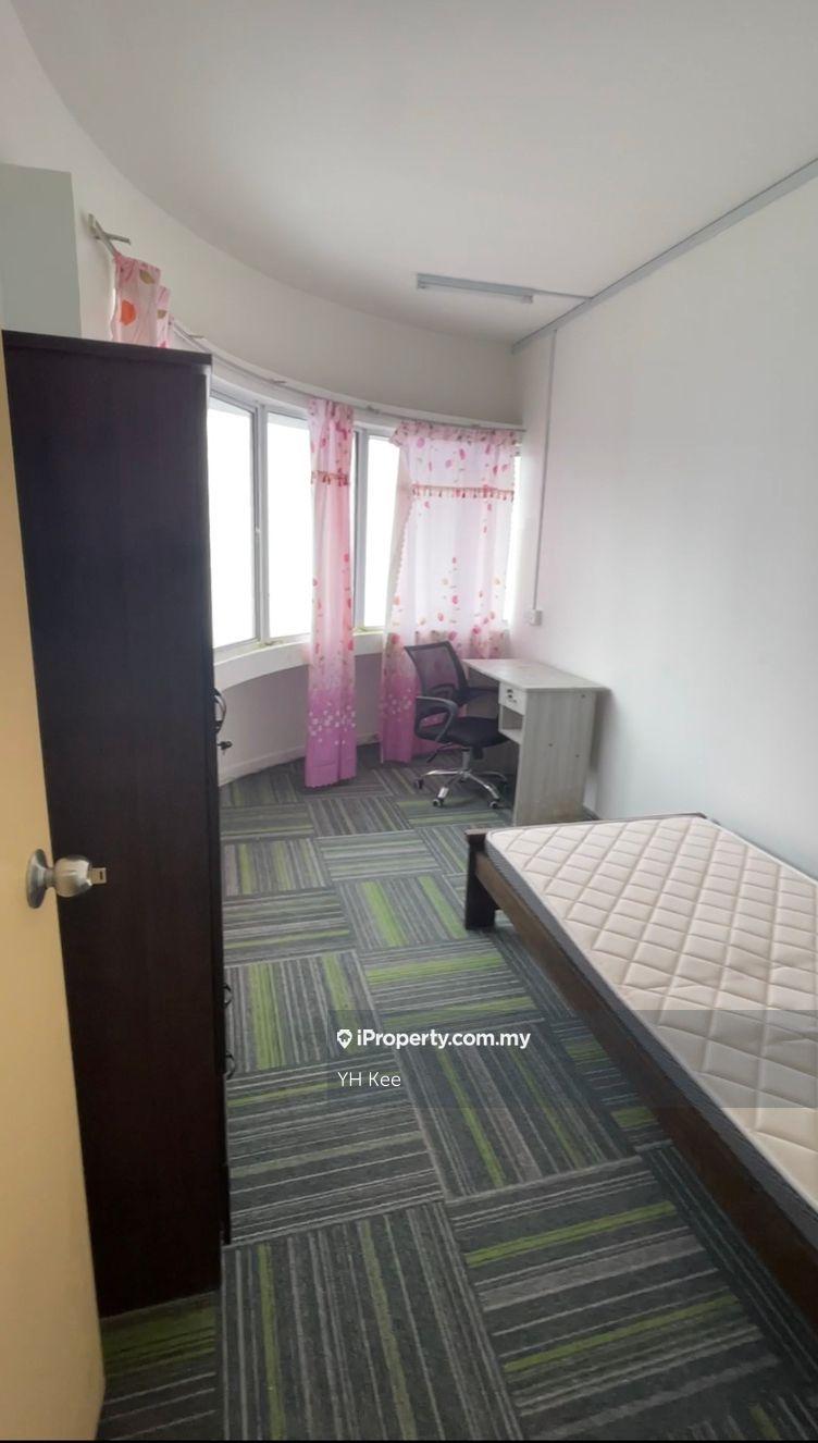 Amber Court 1200sf partial Furnished